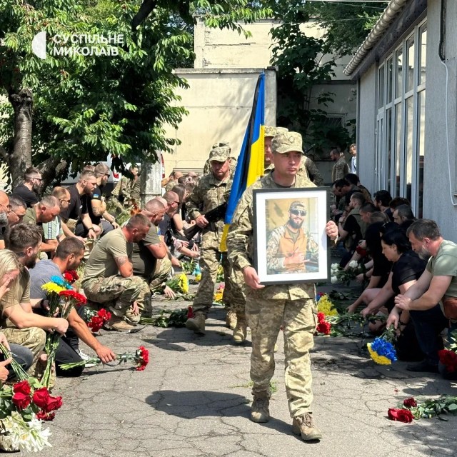 "Нам еще придется искать таких людей": 28-летний ветеран войны, погибший в Херсонской области, попрощался с 28-летним ветераном войны в Николаеве.  Фото и видео