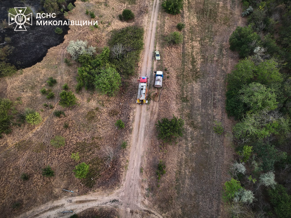 Возможно, это изображение кемпинг, джип, дорога и текст