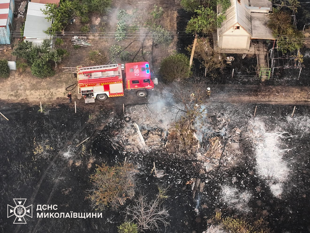 Возможно, это изображение огонь и текст