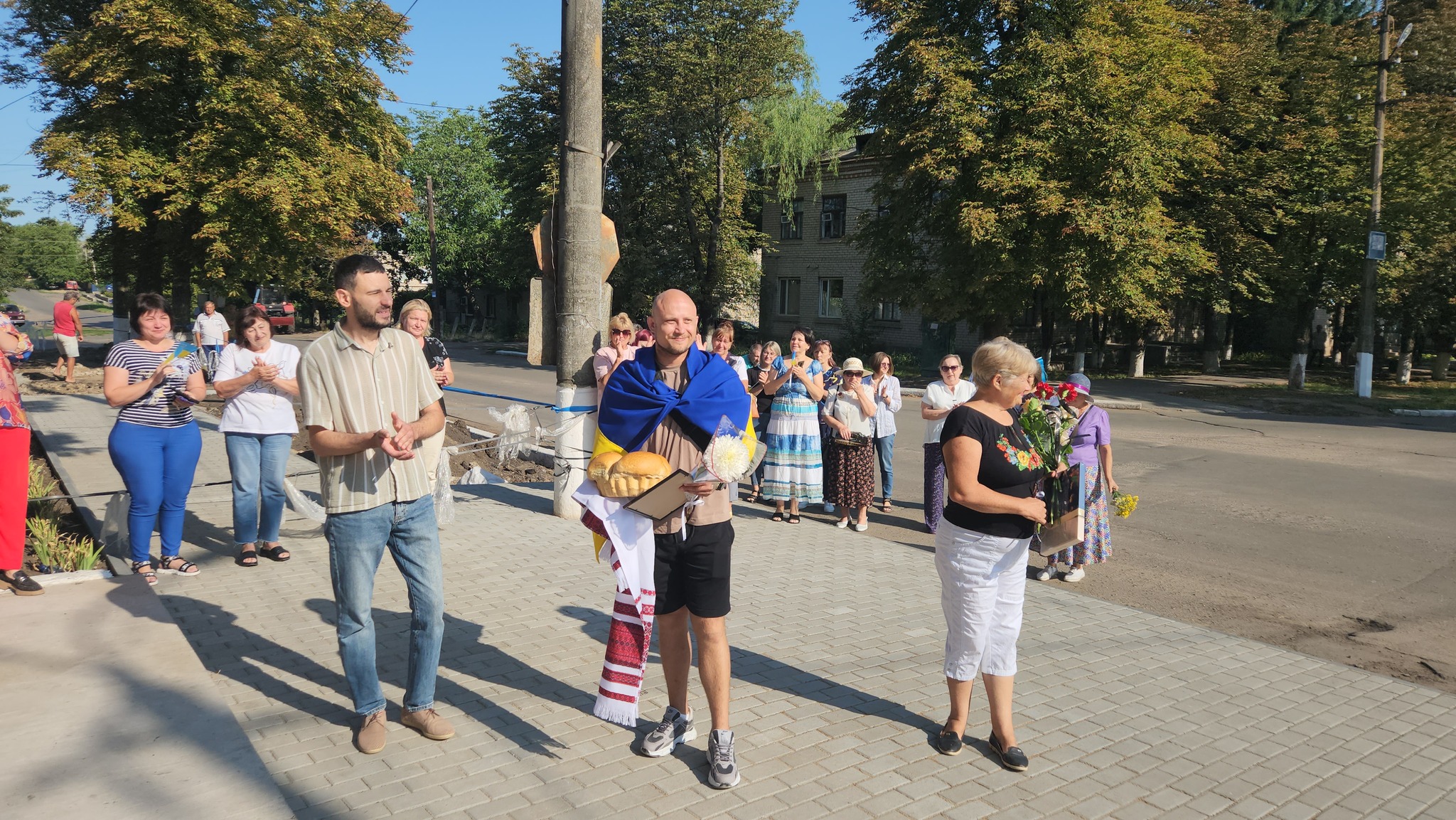 На зображенні може бути: 9 людей та натовп