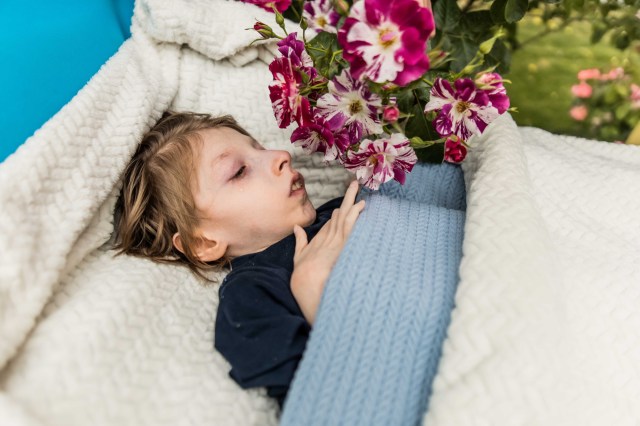 Хлопчики прикуті до ліжка ще з дитинства