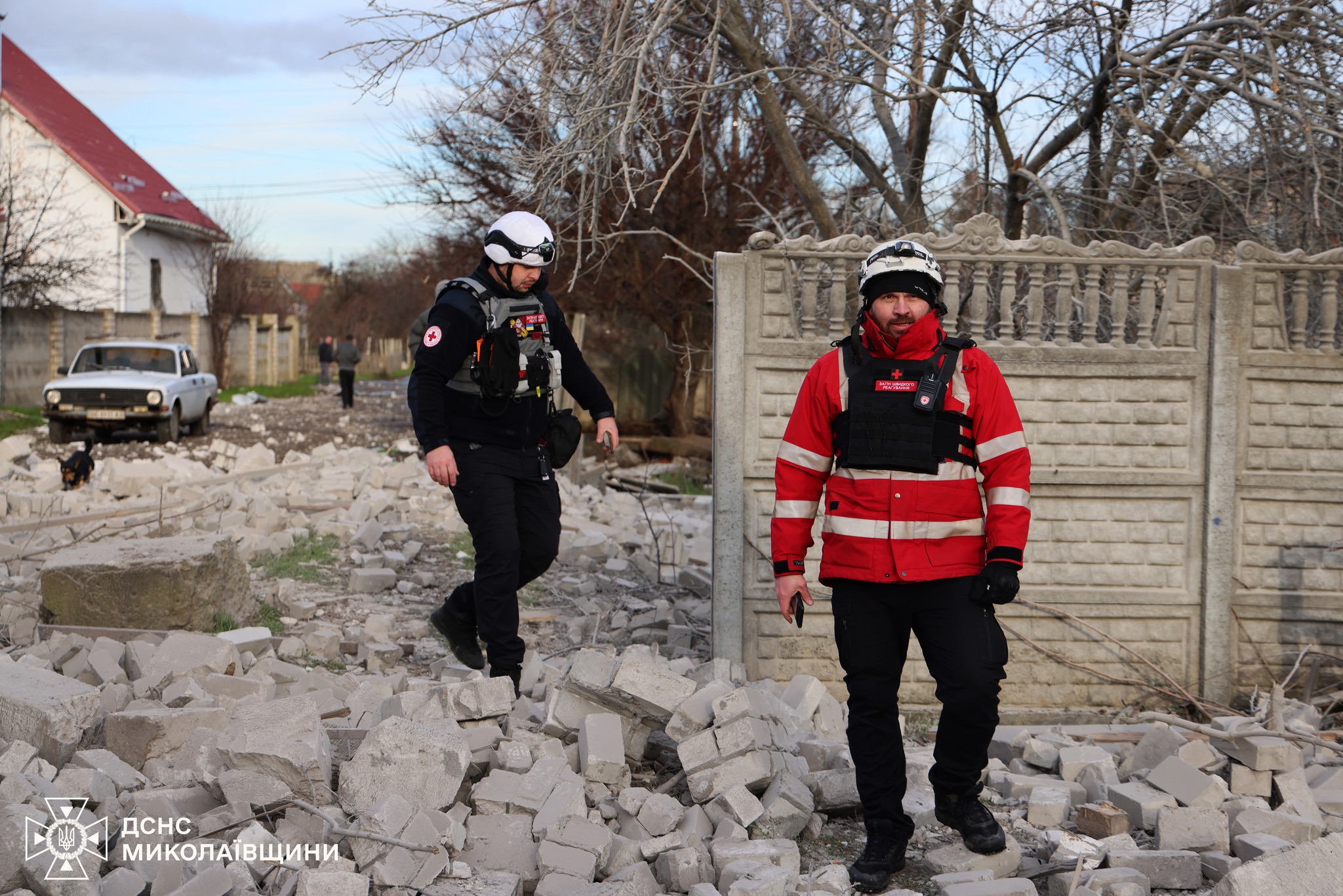 На зображенні може бути: одна або кілька осіб та текст